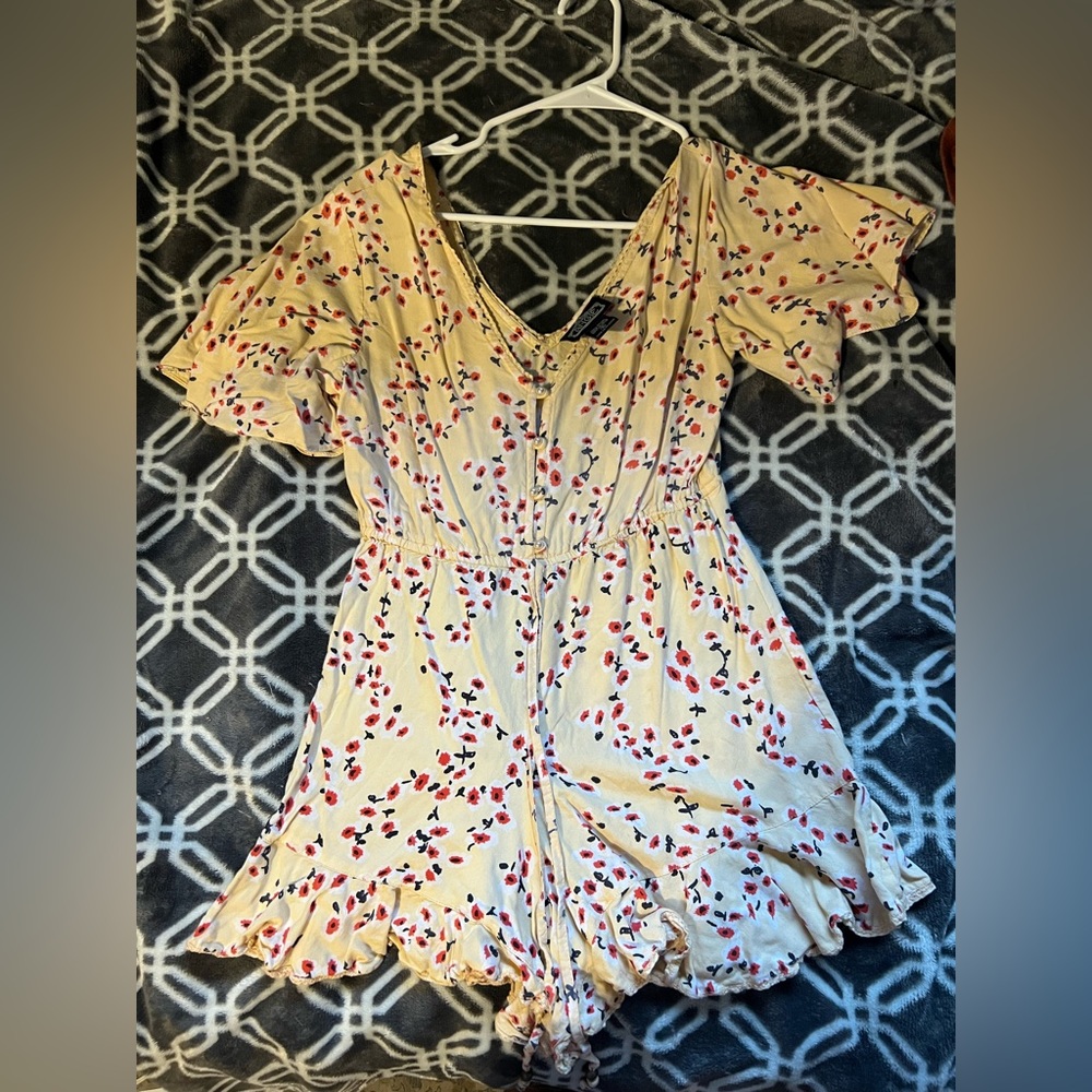 Floral summery romper